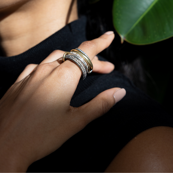 Spinelli Kilcollin YG+SS NEXUS 5 linked rings / black rhodium with grey, cognac, champagne and white diamonds 3.2cts 18k