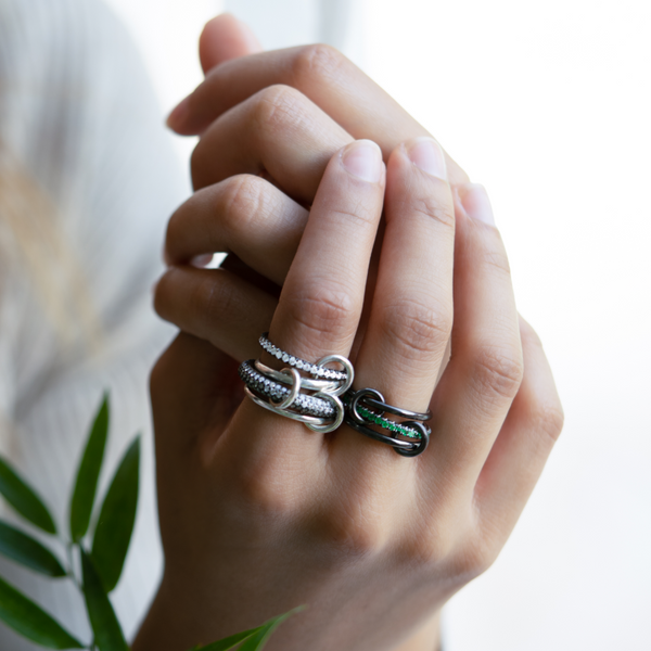 Spinelli Kilcollin SS TIGRIS EMERALD 3 linked rings / black rhodium with emeralds 0.7cts
