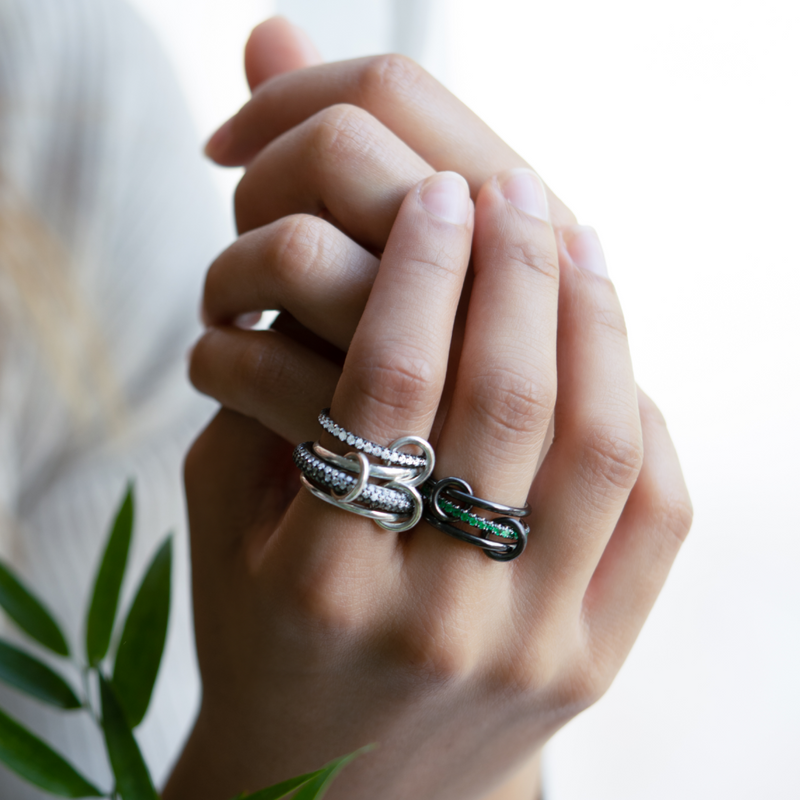 Spinelli Kilcollin SS TIGRIS EMERALD 3 linked rings / black rhodium with emeralds 0.7cts