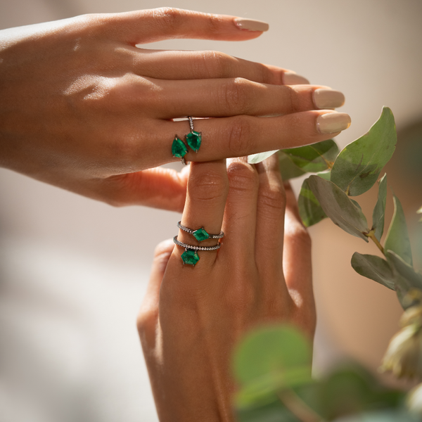 Eva Fehren  Emerald Off-Set Hex Ring
