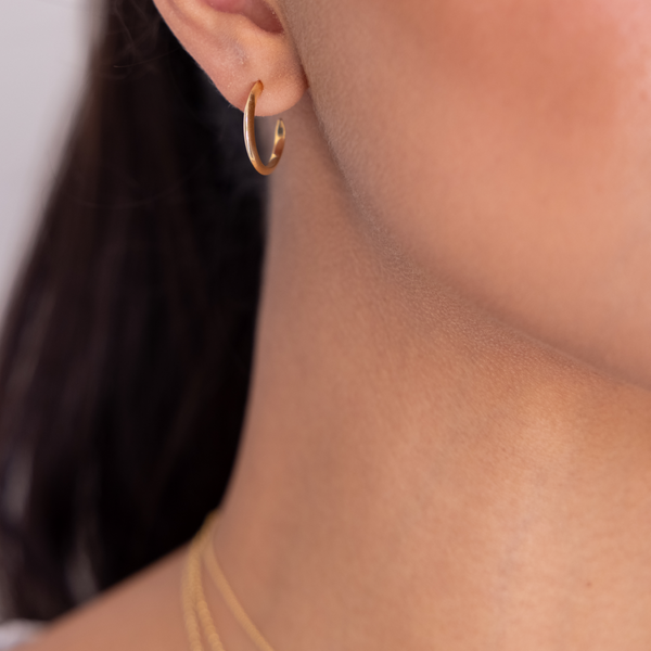 Lizzie Mandler Small Knife Edge Hoops